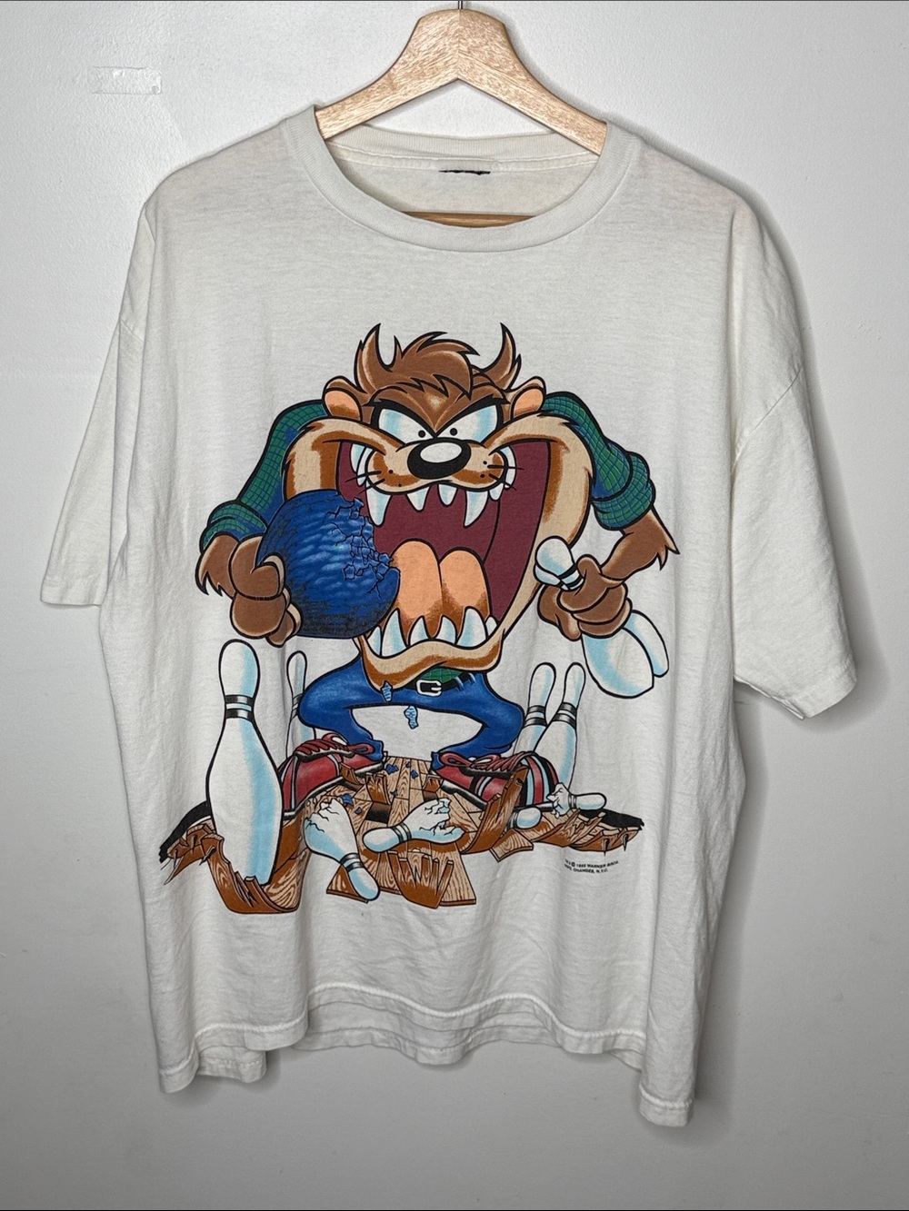 Vintage Taz Bowling Tshirt Tasmanian Devil bowling